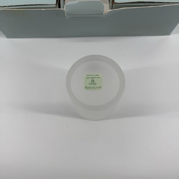 PartyLite Holiday Gift Set Frosted Star Votive Holder with 10 Candles Open Box - Picture 5 of 11